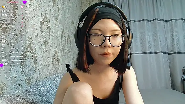 AprilOnilll online show from April 2026 05:06:01 PM