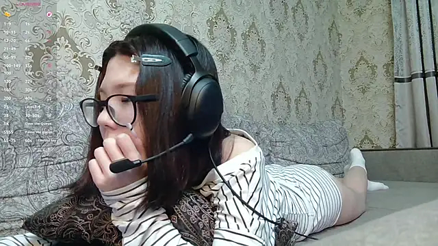 AprilOnilll online show from April 2026 05:15:01 PM