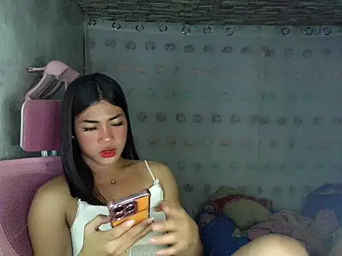 Margalona  online show from April 2026 07:15:01 PM