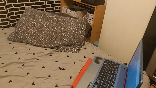 Spatgirl online show from February 2026 07:10:02 PM