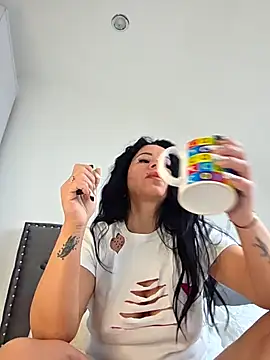 Snapshot of QueenMary80 chatting on January 2026 10:20:02 AM QueenMary80 online show from January 2026 10:20:02 AM