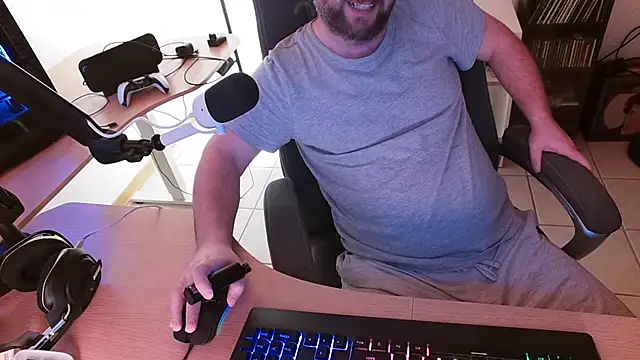 Snapshot of Dominic2295 chatting on February 2026 05:40:02 PM Dominic2295 online show from February 2026 05:40:02 PM