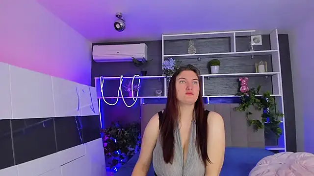 StephieRousee online show from April 2026 05:18:02 AM