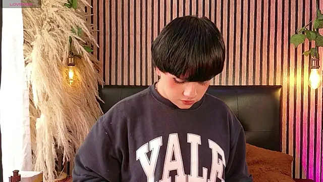 Hiddenhotcake online show from April 2026 07:04:02 PM