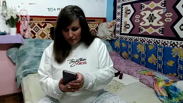 Adelinemilf online show from April 2026 12:32:02 PM