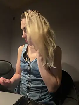 ElenaWhitmore online show from June 2026 10:56:02 PM