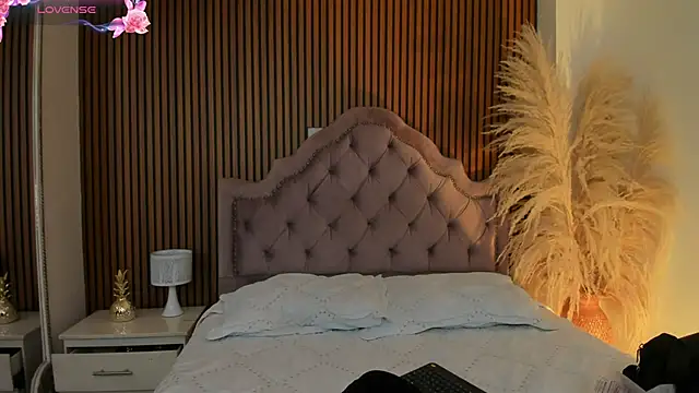 Violett hott  online show from April 2026 12:17:02 PM