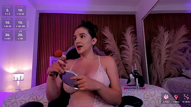 Violett hott  online show from July 2026 12:14:02 PM