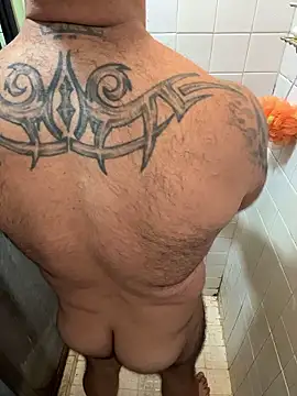 Snapshot of wolfbucker chatting on January 2026 07:39:02 PM wolfbucker online show from January 2026 07:39:02 PM