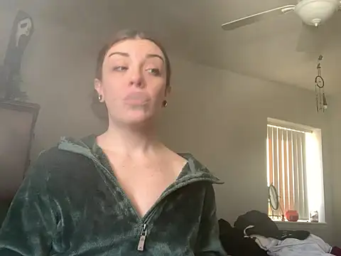 Snapshot of Intothewoodswego chatting on February 2026 02:21:02 PM Intothewoodswego online show from February 2026 02:21:02 PM
