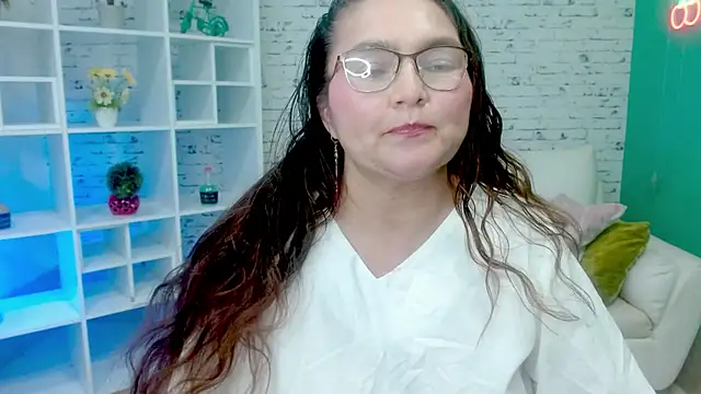 Snapshot of elena_milf1 chatting on January 2026 06:10:01 PM elena milf1 online show from January 2026 06:10:01 PM