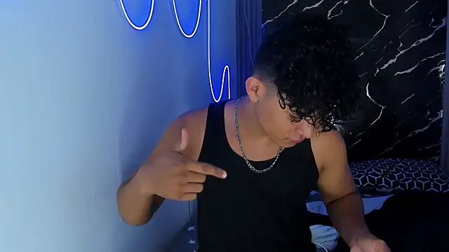 jamescurly00 online show from January 2026 11:07:02 PM