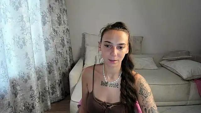 Snapshot of AnnaMized chatting on April 2026 12:16:02 AM AnnaMized online show from April 2026 12:16:02 AM