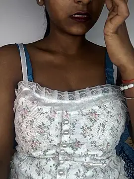 Snapshot of Royal-girl78 chatting on January 2026 03:48:02 PM Royal-girl78 online show from January 2026 03:48:02 PM