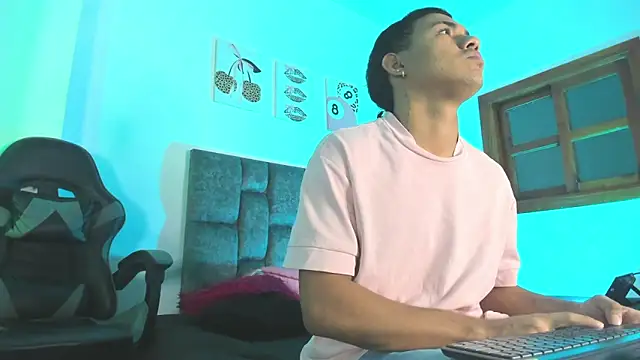 Liamsubtle01 online show from April 2026 11:04:02 AM