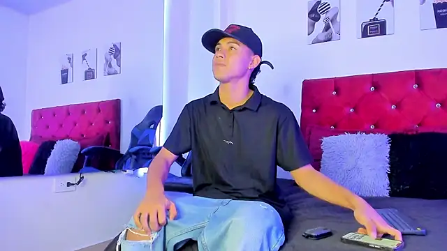 Liamsubtle01 online show from April 2026 02:00:02 AM