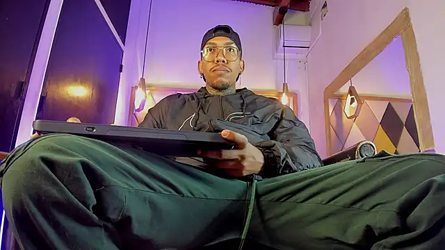 ThiagoBerry online show from March 2026 12:12:02 PM