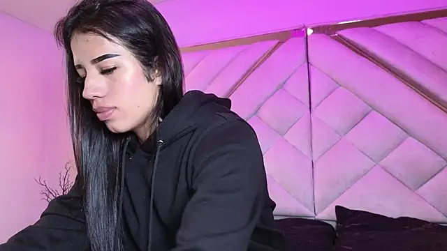 zoevg online show from March 2026 12:49:02 PM