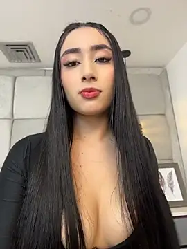 Snapshot of IvonneOwen chatting on June 2026 02:45:01 AM IvonneOwen online show from June 2026 02:45:01 AM