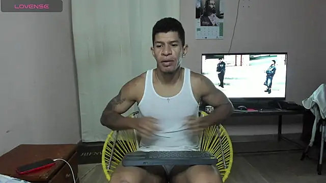 Snapshot of antonio_aguilarx chatting on June 2026 12:25:01 PM antonio aguilarx online show from June 2026 12:25:01 PM
