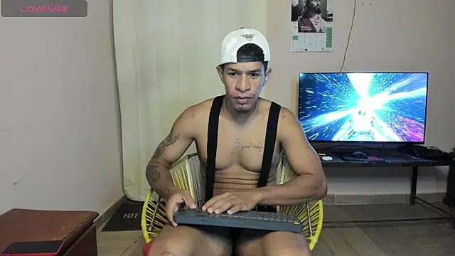 Snapshot of antonio_aguilarx chatting on June 2026 01:43:01 PM antonio aguilarx online show from June 2026 01:43:01 PM
