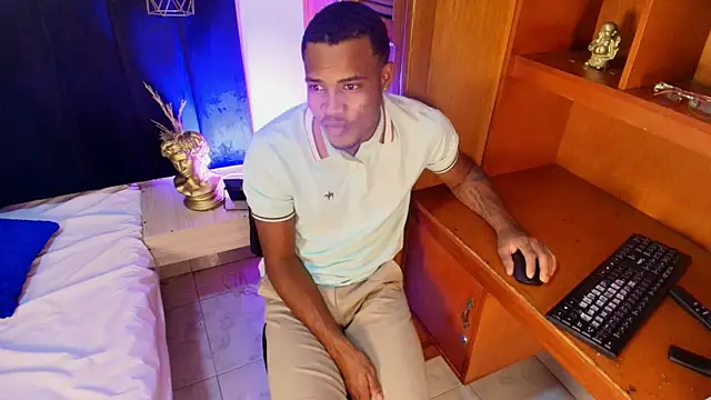 Latinblack 98 online show from January 2026 07:15:02 PM