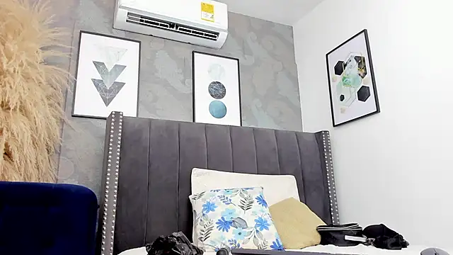 Anikka Albrite  online show from January 2026 01:26:01 PM