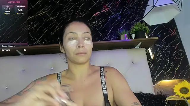 Renata blue online show from April 2026 09:53:02 PM