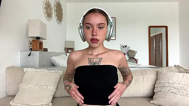 MartinaDeoliveira online show from February 2026 05:08:02 AM