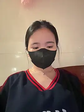 Gwen879 online show from April 2026 12:33:01 AM