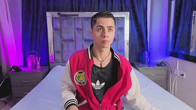 LeoMonnroe online show from February 2026 07:18:01 PM