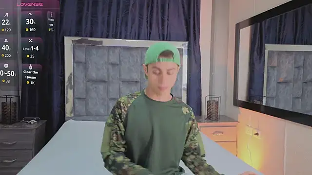 LeoMonnroe online show from April 2026 07:04:02 PM