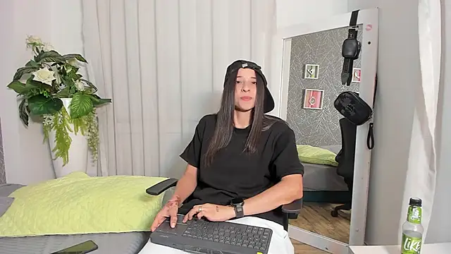 ViictoriiaSaenz online show from April 2026 05:21:02 AM