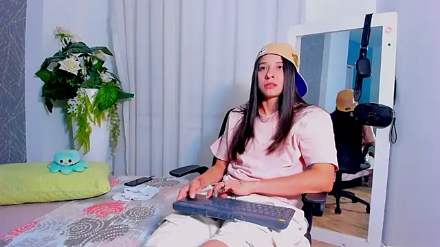 ViictoriiaSaenz online show from April 2026 04:15:02 AM