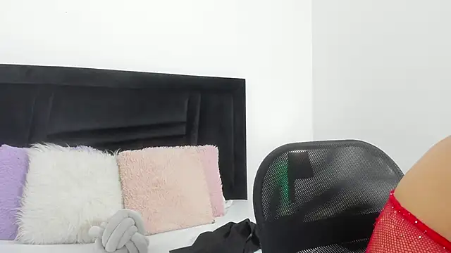 Naugthy Sara online show from February 2026 07:09:02 PM