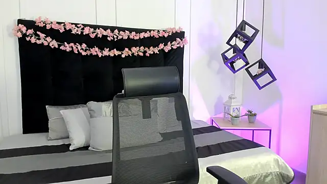 Abriil cutee online show from April 2026 02:03:02 PM