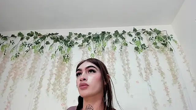 lizz lunna online show from June 2026 09:15:02 PM