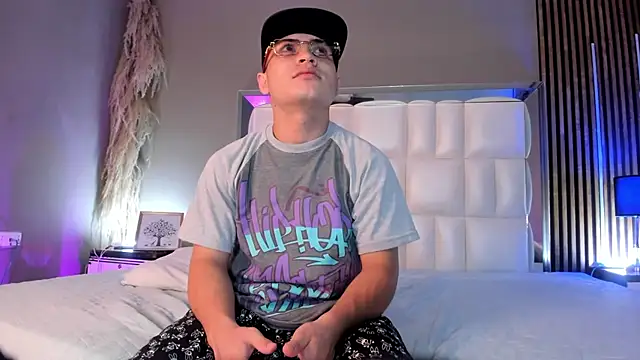 Roger And Ramona online show from April 2026 12:22:02 PM