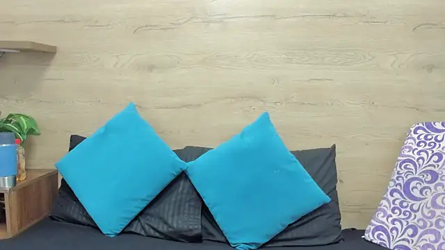 rousemonroe online show from April 2026 07:03:01 PM