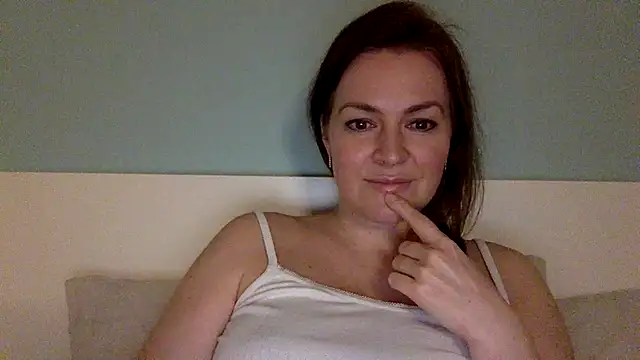 Ivoryne online show from April 2026 09:41:02 PM