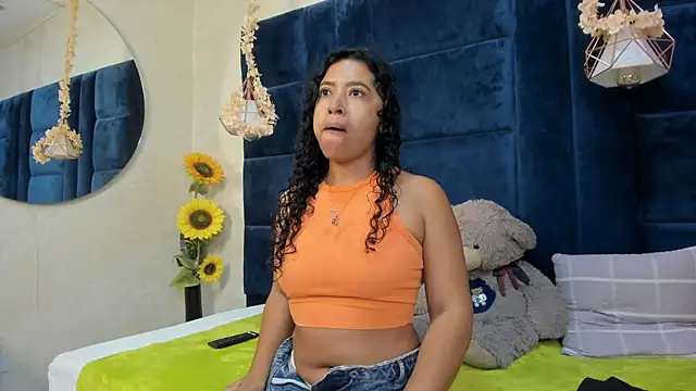 Laura Miller1 online show from April 2026 07:43:01 PM