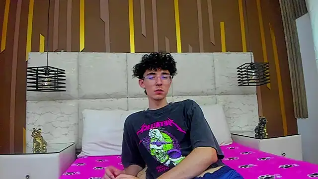 Syriussz online show from March 2026 12:51:01 AM