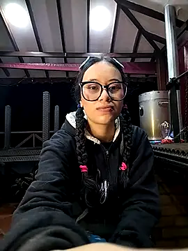 l0lita emi online show from February 2026 10:09:02 AM