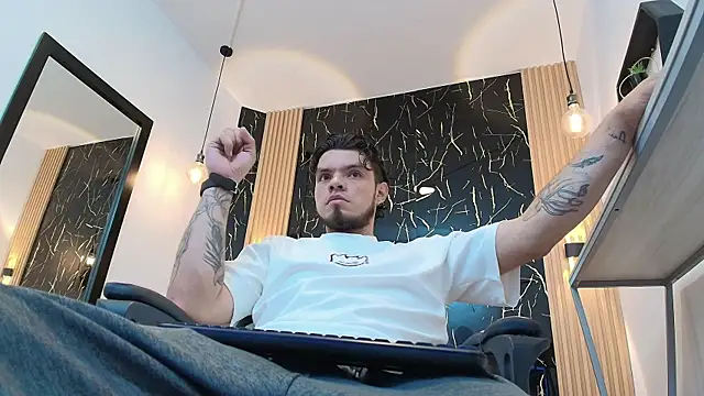 Enzo Turner online show from January 2026 03:23:01 AM