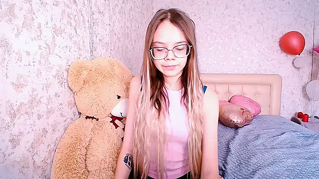 LolliStrawberry online show from March 2026 02:19:01 AM