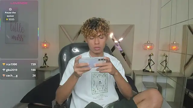 Anyelo Twink online show from April 2026 06:19:01 AM