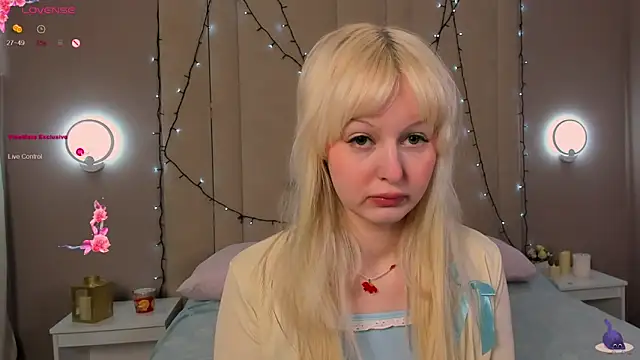 Snapshot of AdeleSilvy chatting on May 2026 01:32:02 AM AdeleSilvy online show from May 2026 01:32:02 AM