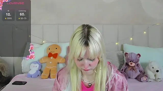 Snapshot of AdeleSilvy chatting on June 2026 01:45:01 AM AdeleSilvy online show from June 2026 01:45:01 AM