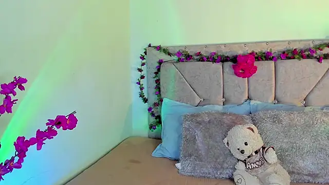 Britanny77 online show from March 2026 06:03:01 PM