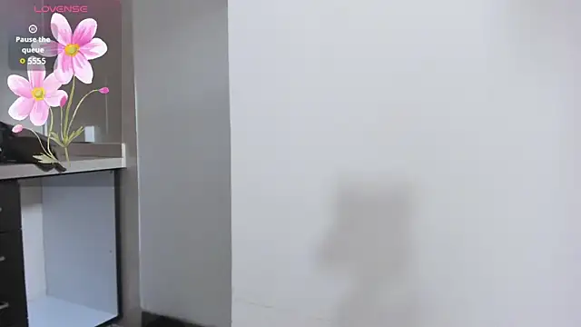 mia slora online show from April 2026 12:19:02 PM